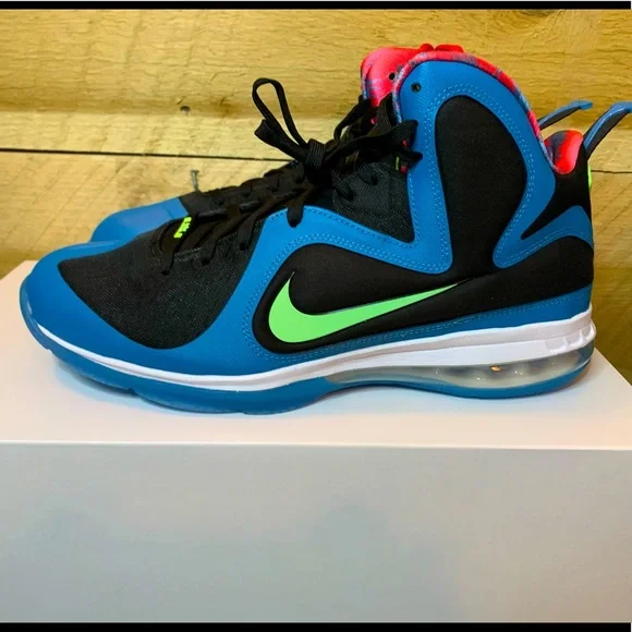 Men’s Nike Lebron James 9 Southcoast Sz 11. Mens basketball shoes